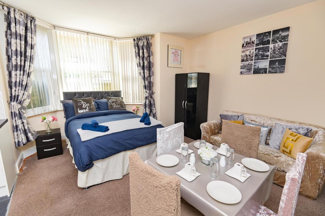 The Elm Wood Apartments Huddersfield Bagian luar foto