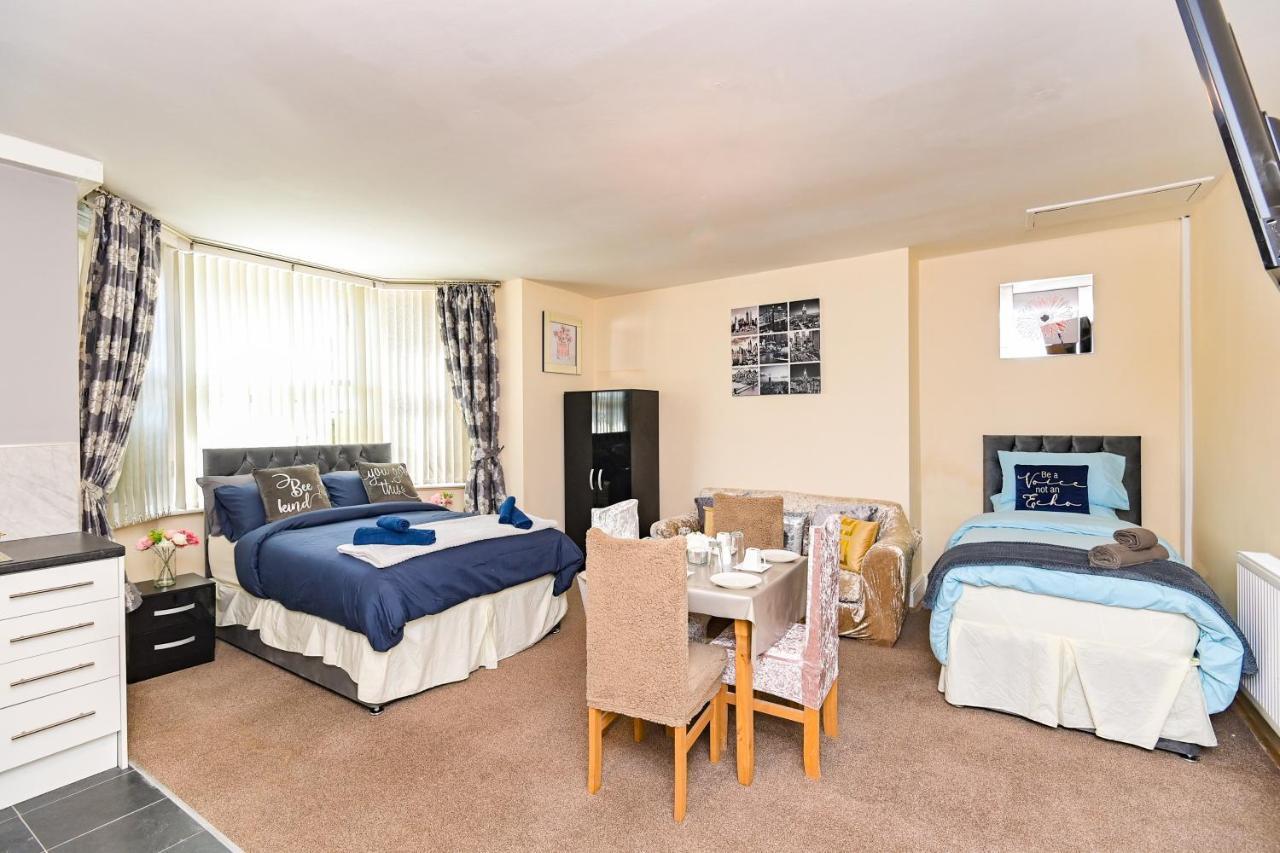 The Elm Wood Apartments Huddersfield Bagian luar foto