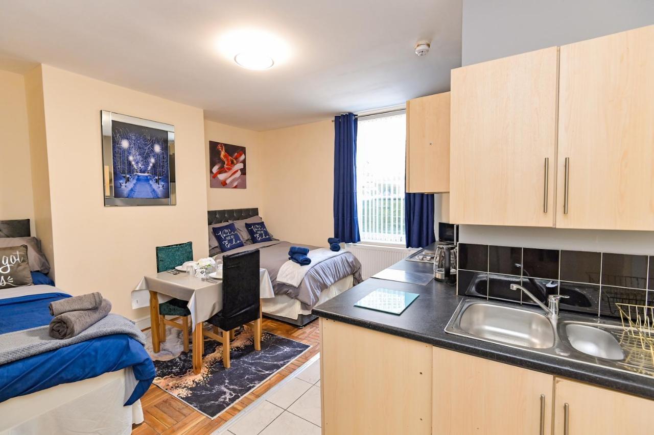 The Elm Wood Apartments Huddersfield Bagian luar foto