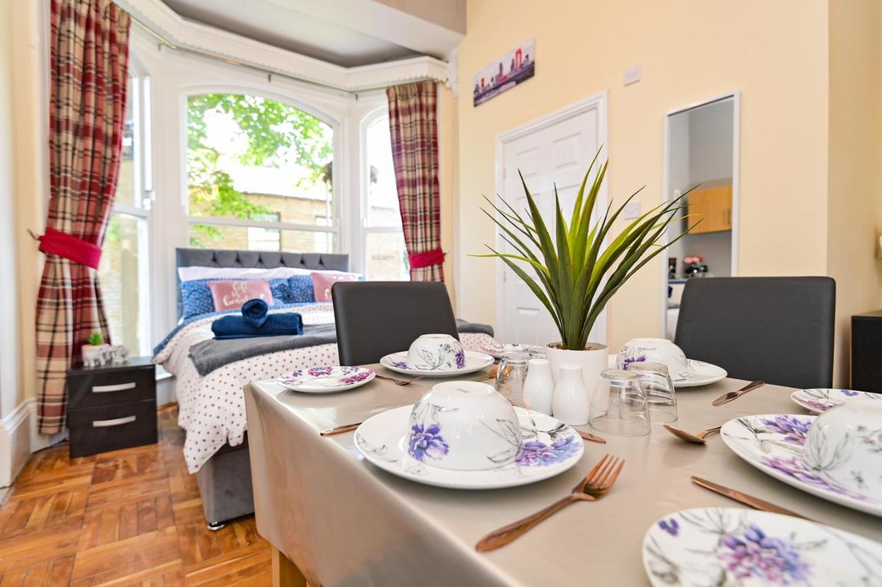 The Elm Wood Apartments Huddersfield Bagian luar foto
