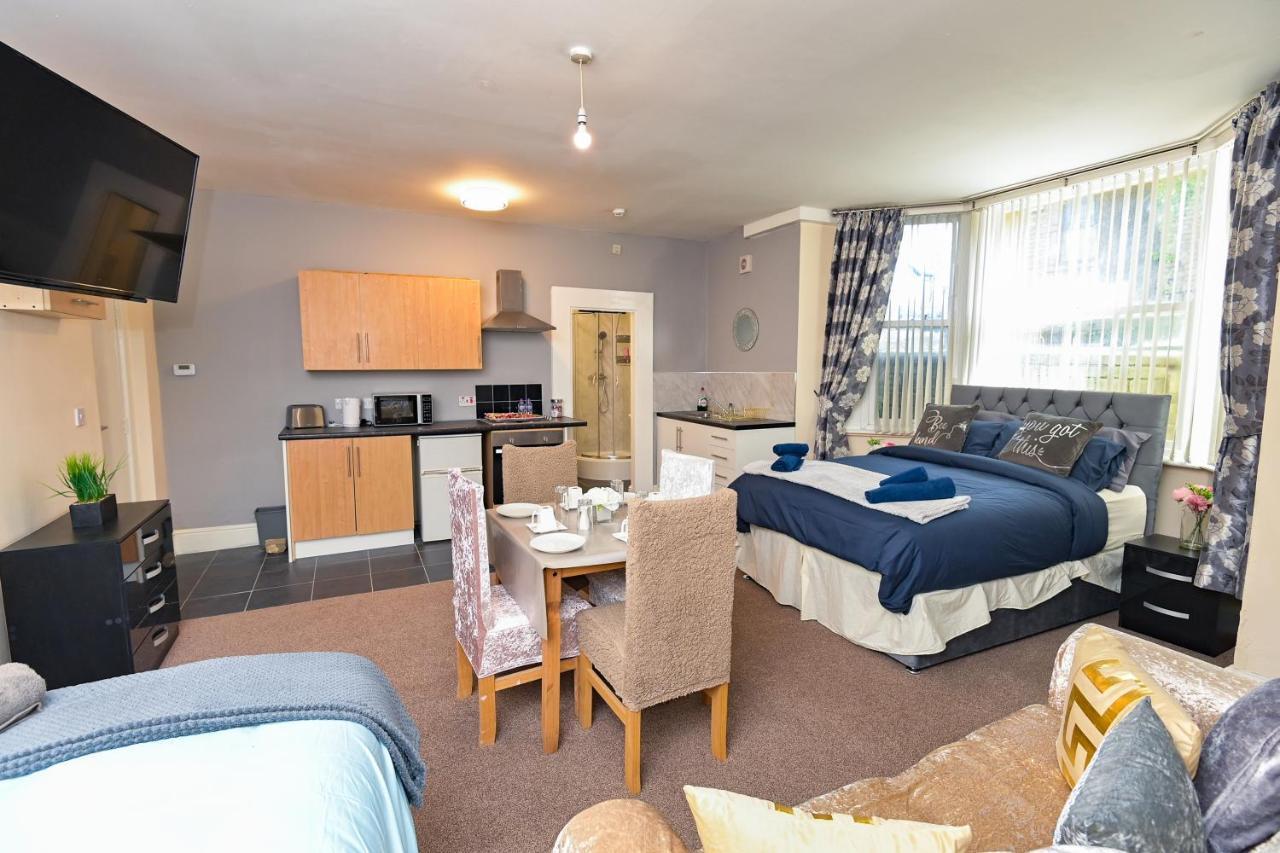 The Elm Wood Apartments Huddersfield Bagian luar foto