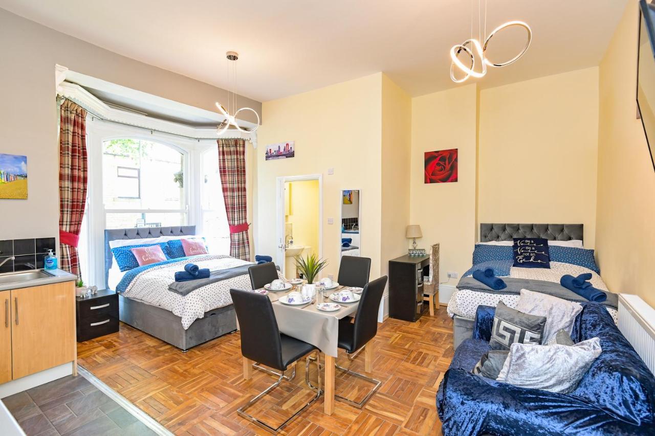 The Elm Wood Apartments Huddersfield Bagian luar foto