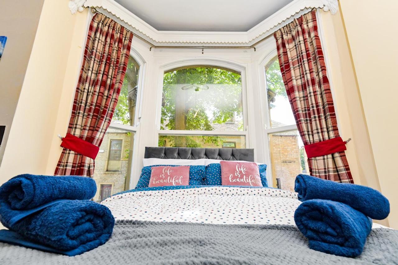 The Elm Wood Apartments Huddersfield Bagian luar foto