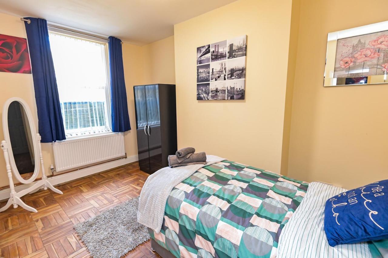 The Elm Wood Apartments Huddersfield Bagian luar foto